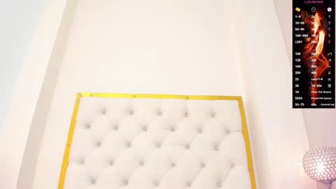 Paula DiazGMT-5 0730 - 1400 online show from November 2025 12:16:02 PM