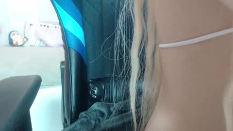 Snapshot of dont_forget__ chatting on October 2025 09:18:02 AM Nika online show from October 2025 09:18:02 AM