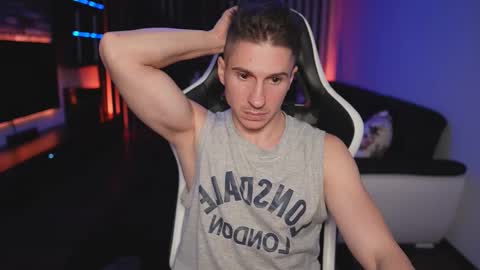 Dorian Reyes online show from November 2025 01:15:01 AM