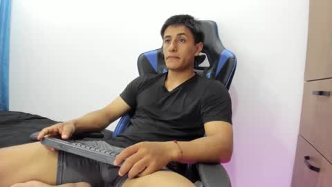 Snapshot of dorman_boy chatting on November 2025 02:00:01 AM dorman_boy online show from November 2025 02:00:01 AM