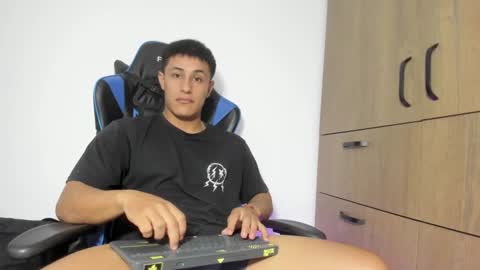 dorman_boy online show from January 2026 03:53:02 AM