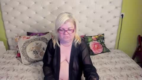 Snapshot of dorramay chatting on November 2025 09:41:02 AM Dorra online show from November 2025 09:41:02 AM