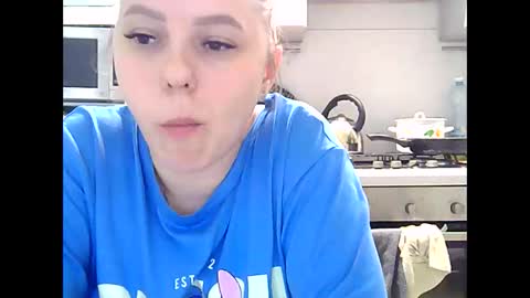 Snapshot of dorrie_ann chatting on December 2024 07:10:01 PM Dorrie Ann online show from December 2024 07:10:01 PM