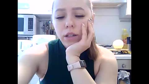 Snapshot of dorrie_ann chatting on January 2025 06:54:01 AM Dorrie Ann online show from January 2025 06:54:01 AM