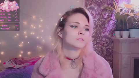 Snapshot of doublebubblecum chatting on October 2025 08:19:01 PM Angie online show from October 2025 08:19:01 PM