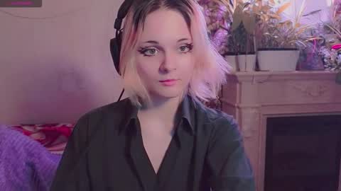 Snapshot of doublebubblecum chatting on November 2025 11:15:02 PM Angie online show from November 2025 11:15:02 PM