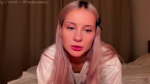 Snapshot of doublecuties chatting on September 2025 05:18:01 PM Lana  Eva  dont forget to give us a thumb up online show from September 2025 05:18:01 PM