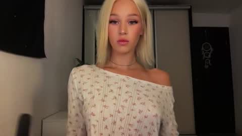 MOLLYYYY dont forget to give me a thumb up online show from June 2026 01:24:02 PM