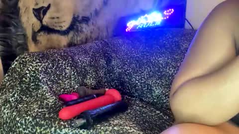 dove_love22 online show from November 2025 01:39:01 AM