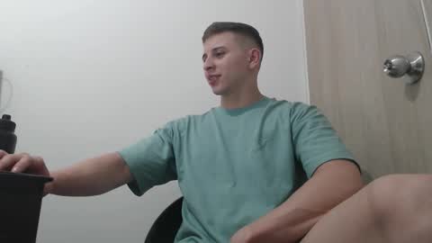 draco_boy2000 online show from October 2025 09:38:02 PM