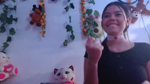 Snapshot of draculaura_x chatting on May 2026 01:55:01 AM Laura online show from May 2026 01:55:01 AM