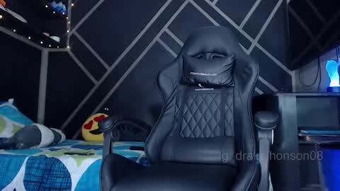 Snapshot of drake_jhonson08 chatting on January 2026 06:17:02 AM Drake online show from January 2026 06:17:02 AM