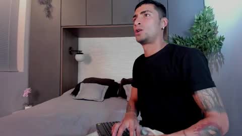 Snapshot of drakeneumann chatting on February 2025 06:31:01 AM Drake Neuman online show from February 2025 06:31:01 AM