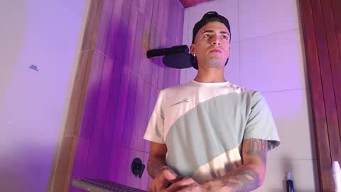 Snapshot of drakeneumann chatting on November 2025 04:12:01 AM Drake Neuman online show from November 2025 04:12:01 AM