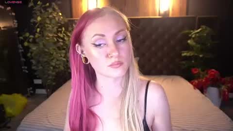 Snapshot of dramaquenn chatting on July 2026 05:45:02 AM Lina online show from July 2026 05:45:02 AM