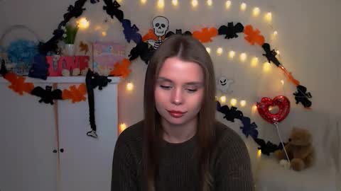 Mari online show from October 2025 11:23:02 AM