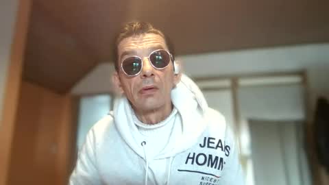 Snapshot of dreambob chatting on November 2025 12:07:01 PM Dreambob online show from November 2025 12:07:01 PM