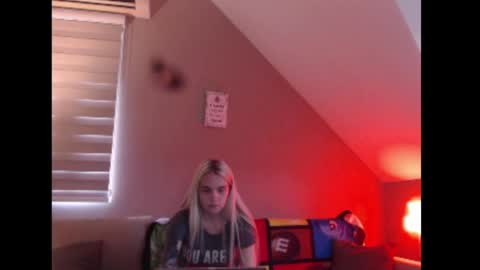 A girl online show from June 2026 07:14:02 AM