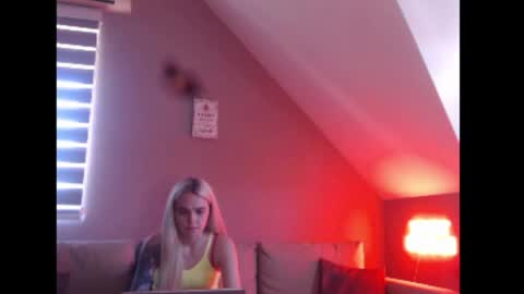 Snapshot of dreamcatcherfantasy chatting on June 2026 08:02:02 AM A girl online show from June 2026 08:02:02 AM