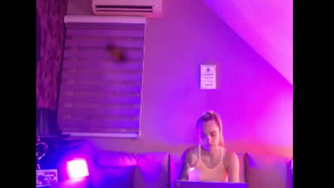 Snapshot of dreamcatcherfantasy chatting on June 2026 07:29:02 AM A girl online show from June 2026 07:29:02 AM