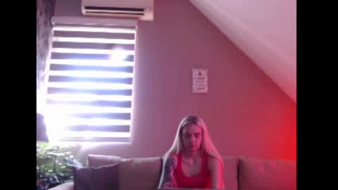 Snapshot of dreamcatcherfantasy chatting on June 2026 07:24:02 AM A girl online show from June 2026 07:24:02 AM