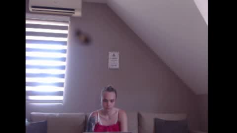 Snapshot of dreamcatcherfantasy chatting on June 2026 10:15:01 AM A girl online show from June 2026 10:15:01 AM