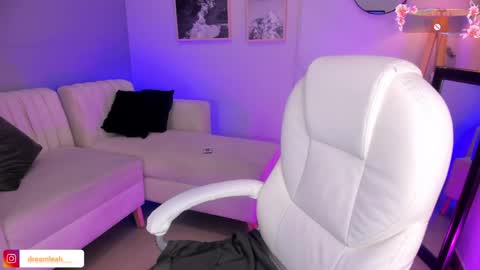 dreamleah_ online show from April 2026 03:37:02 AM