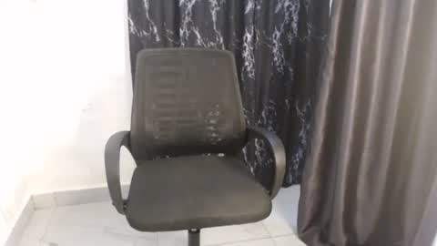Snapshot of dreamy_wetpussy chatting on April 2026 07:34:01 PM BEAUTY online show from April 2026 07:34:01 PM