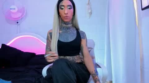 drippyorlove online show from November 2025 07:35:01 PM