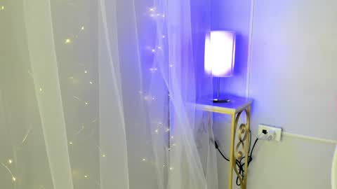 dulce__fiore07 online show from May 2026 12:02:02 PM