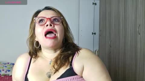 Im Dulce online show from November 2025 01:41:02 AM