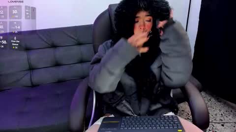 Snapshot of dulce_kitty13 chatting on November 2025 04:12:01 AM Kitty online show from November 2025 04:12:01 AM