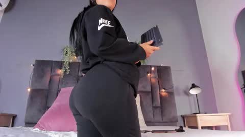 DULCE AURORA online show from November 2025 02:47:02 AM