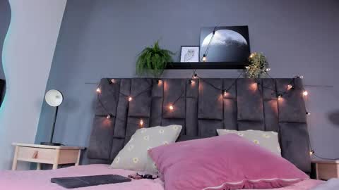 DULCE AURORA online show from December 2025 02:53:02 AM