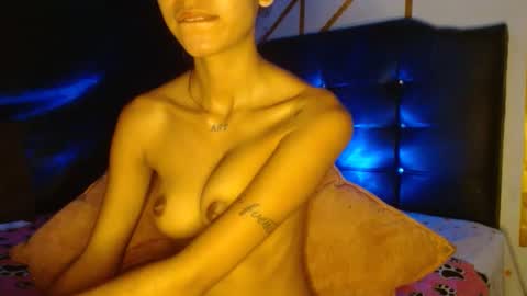 dulcelatina222 online show from October 2025 11:33:01 PM