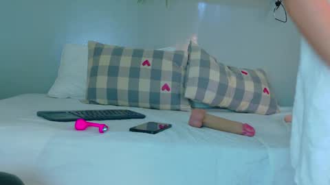 Dulce Sexy  online show from June 2026 08:04:01 PM