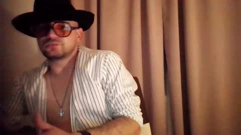 Snapshot of dumitrudolca chatting on December 2025 01:33:02 AM nickyyyx online show from December 2025 01:33:02 AM