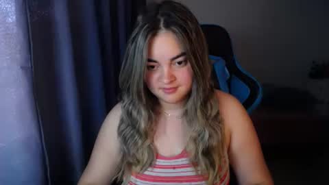 Snapshot of dumont_model chatting on December 2024 08:47:01 PM Nicole   online show from December 2024 08:47:01 PM