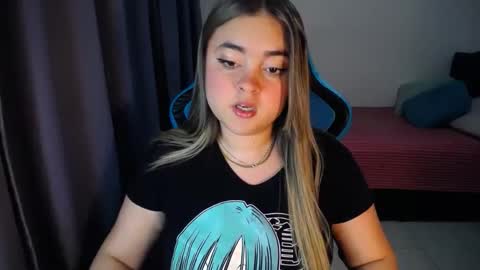 Snapshot of dumont_model chatting on January 2025 03:34:01 AM Nicole   online show from January 2025 03:34:01 AM