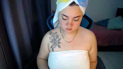 Snapshot of dumont_model chatting on January 2025 11:33:01 PM Nicole   online show from January 2025 11:33:01 PM