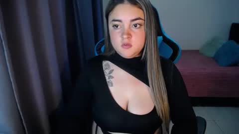 Snapshot of dumont_model chatting on January 2025 12:36:02 AM Nicole   online show from January 2025 12:36:02 AM