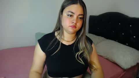 Snapshot of dumont_model chatting on February 2025 10:31:01 PM Nicole   online show from February 2025 10:31:01 PM