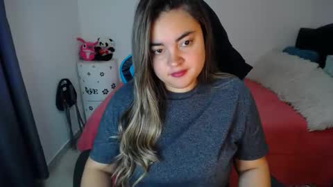 Snapshot of dumont_model chatting on March 2025 08:37:02 PM Nicole   online show from March 2025 08:37:02 PM