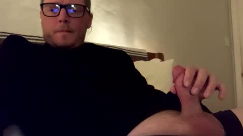 Snapshot of dustborn chatting on December 2024 06:36:01 AM DUSTBORN online show from December 2024 06:36:01 AM