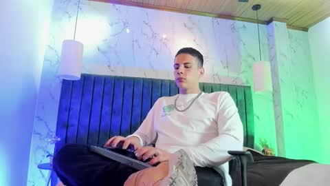 Dustin Sonne online show from March 2026 03:33:01 AM