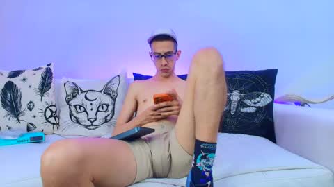 Snapshot of dustindollin_ chatting on June 2026 06:28:02 PM Dustin Dollin online show from June 2026 06:28:02 PM