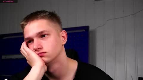 Snapshot of dustyn_fox chatting on November 2025 03:03:02 PM Dustyn online show from November 2025 03:03:02 PM