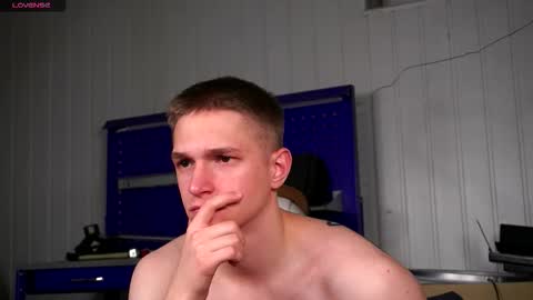 Snapshot of dustyn_fox chatting on November 2025 03:25:01 PM Dustyn online show from November 2025 03:25:01 PM