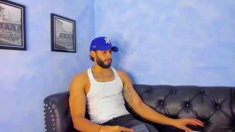 Snapshot of dwaynehoff chatting on November 2025 04:55:01 AM DWAYNIE online show from November 2025 04:55:01 AM