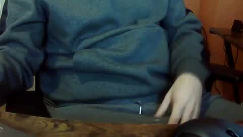 dweav240 online show from December 2024 05:19:02 PM